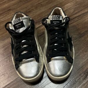 Golden Goose Superstar Sneakers in Silver Leather with Black Star. Size 36
